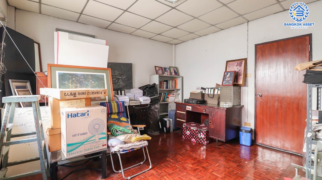 *****ทาวน์เฮ้าส์มือสอง ม.เกตุนุติการ์เด้น ลาดพร้าว เนื้อที่ 17 ตร.ว. ฟังก์ชัน 2 ห้องนอน 2 ห้องน้ำ จอดรถได้ 1 คัน โปร่งกว้าง พร้อมอยู่! ทำเลใจกลางเมือง เชื่อมต่อทั้งถนนลาดพร้าว, ถนนนาคนิวาส, ถนนประเสริฐมนูกิจ ใกล้ทางด่วนรามอินทรา เดินทางสะดวกสบาย ด้วยรถไฟฟ้าสายสีน้ำตาล "สถานีโรงเรียนสตรีวิทยา2"